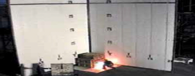 시험 시작 전 FM 실물크기 화재시험 준비- 화원으로 대형 목재더미(345kg) 사용