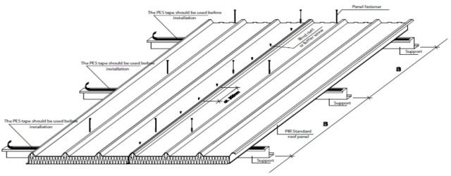 실란트와 함께 길이를 따라 판넬을 체결하면 지붕의 올바른 연결과 일관된 작동이 보장됩니다. 패스너 사이의 권장 거리는 300mm입니다.